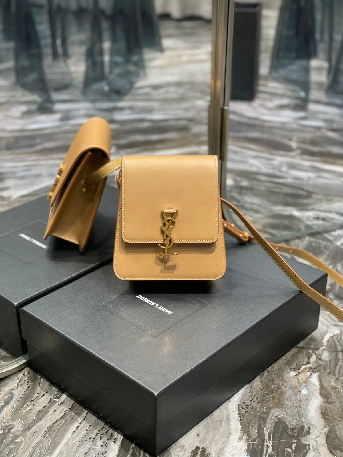 KAIA 18 HANDBAG IN YELLOW CREAM CALFSKIN