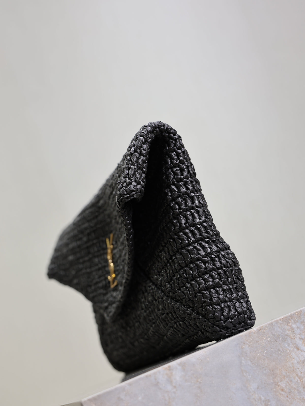 YSL 25S CASSANDRE LARGE ENVELOPE POUCH 29 IN BLACK RAFFIA GOLD HARDWRE