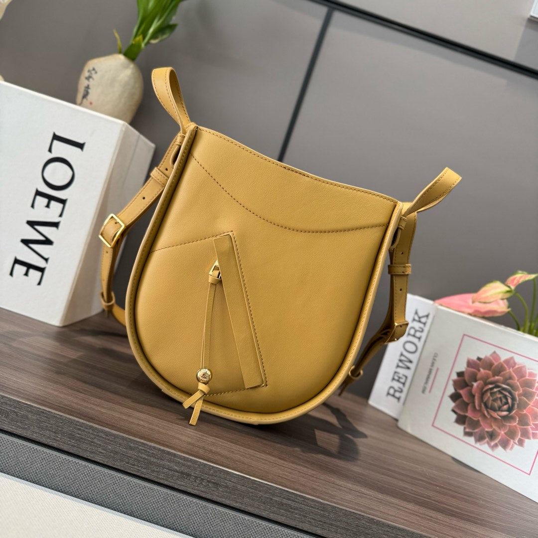 HAMMOCK SLICE 25 BAG IN SAND YELLOW SHINY CALFSKIN