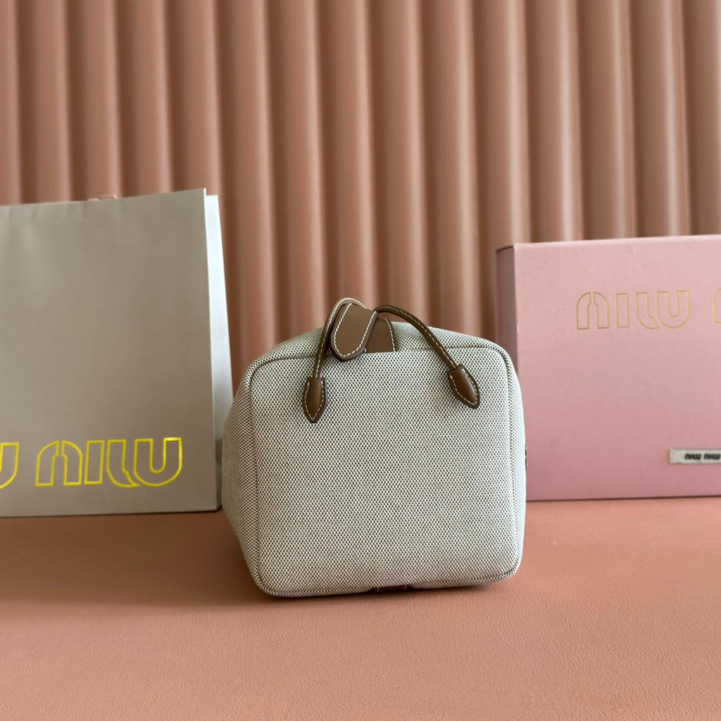 BUCKET BAG 22 BEIGE AND BRANDY IN CANVAS